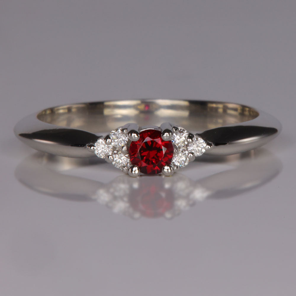 one stone mother's ring in white gold with diamonds