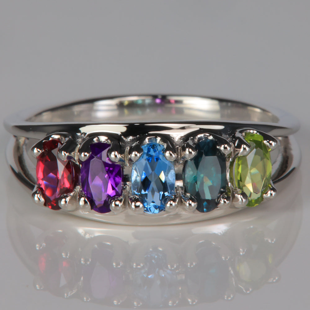 5 oval birthstone mother&#39;s ring in white gold